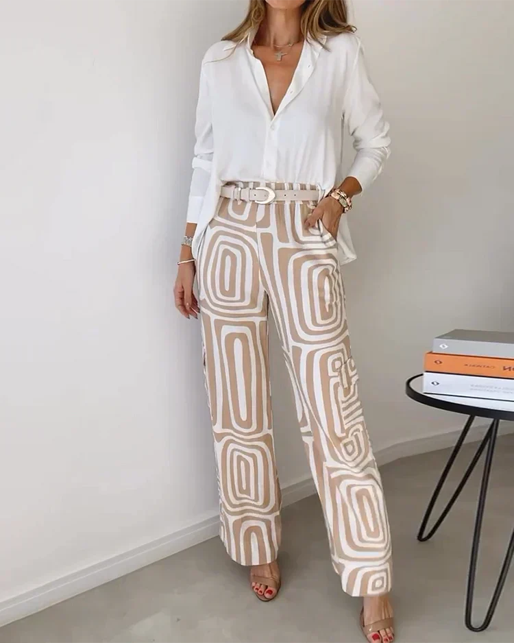 Ensemble élégant deux pièces Olivia de Danoir Paris, costume kaki chic avec détails raffinés, porté par un mannequin.