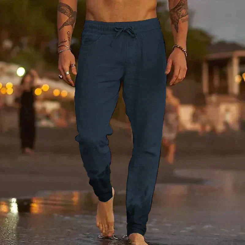 Pantalons de plage en lin kaki de Danoir Paris, coupe décontractée, tissu léger et confortable pour l'été.