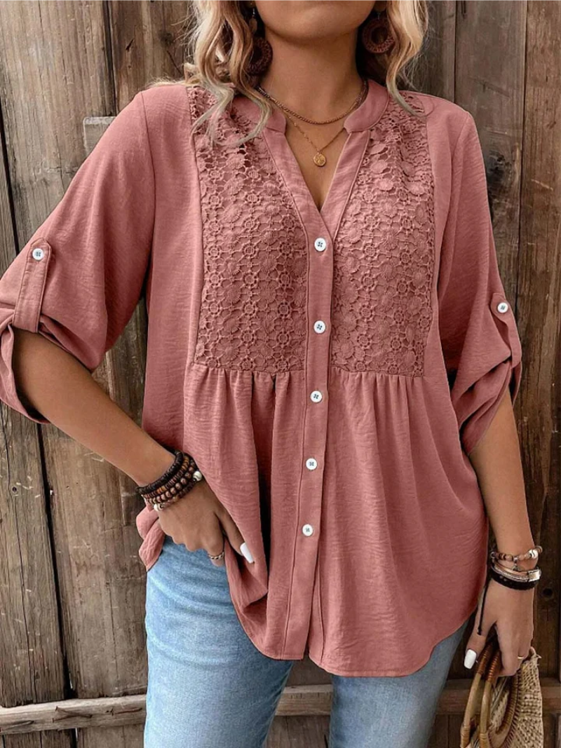 Blouse Danoir Paris Noor avec décolleté en V et boutons, taille 5XL, tissu léger et élégant, vue de face.