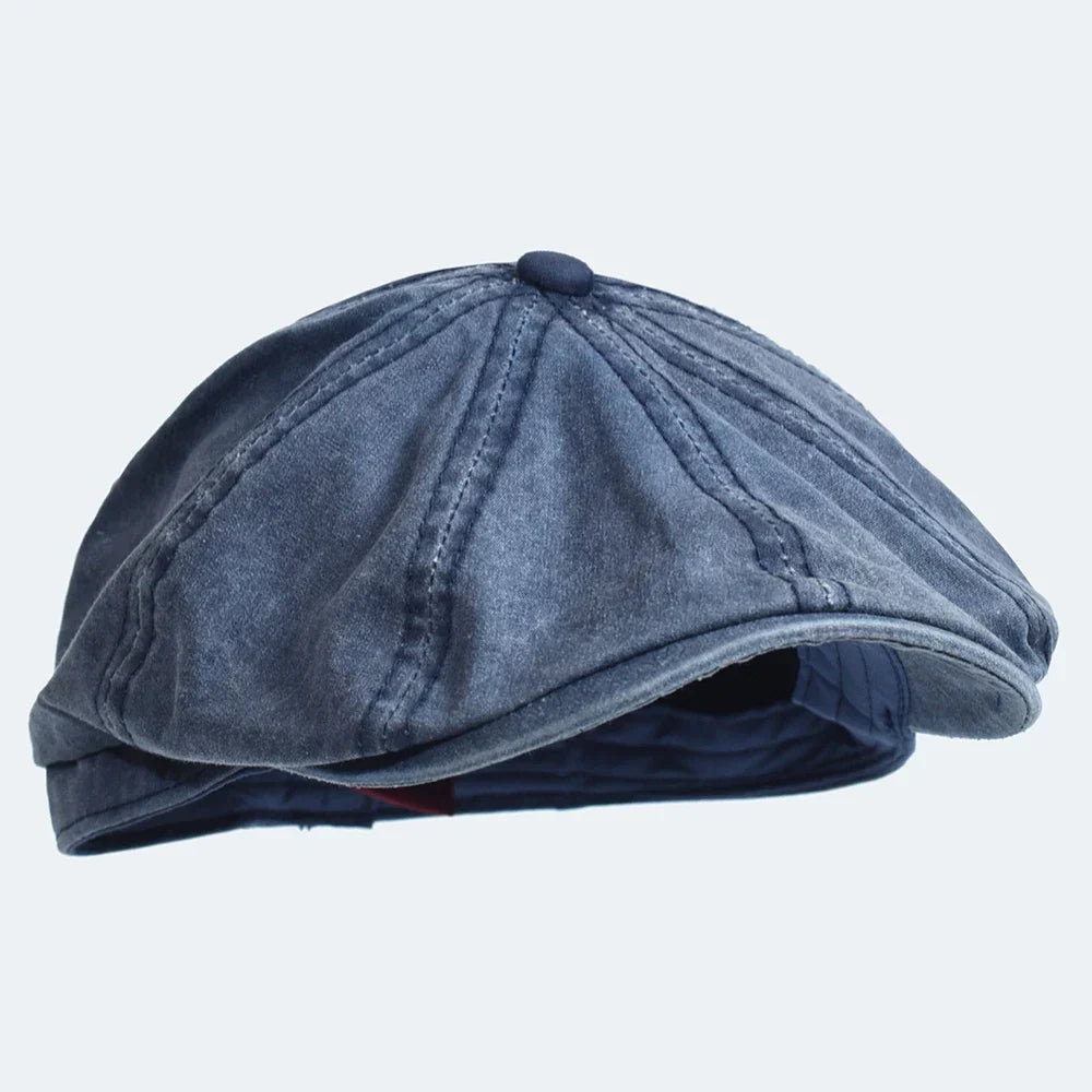 Chapeau vintage en coton Bloom™ de Danoir Paris, léger et vert pastel, porté d'une femme en plein air.