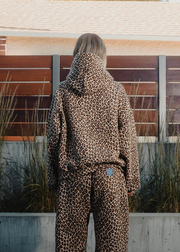 Sweat à capuche léopard chic Noémie de Danoir Paris, affichant un motif léopard tendance et un style élégant.