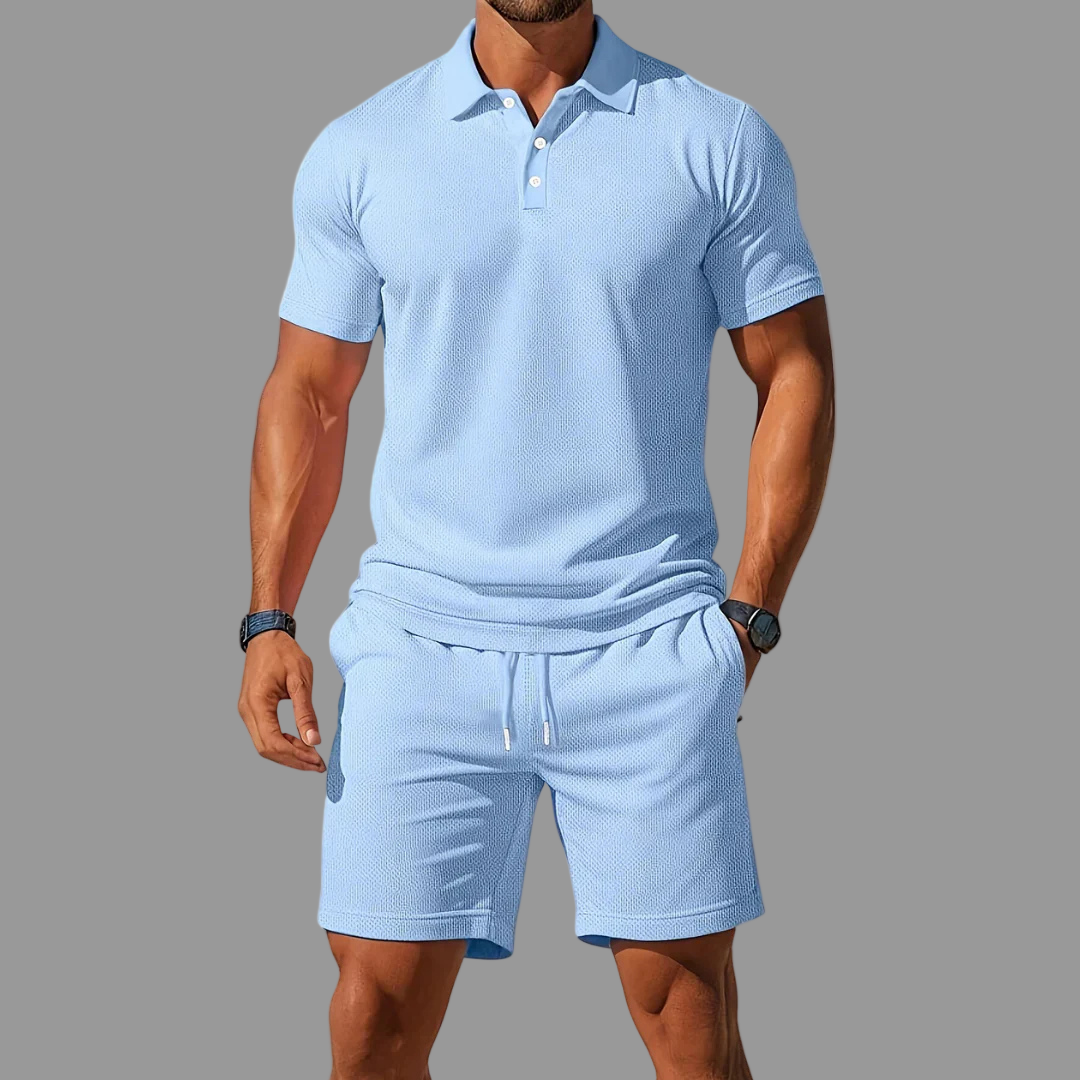 Ensemble polo élégant Milan de Danoir Paris avec chemise et pantalon pour homme, en tissu chic et moderne.