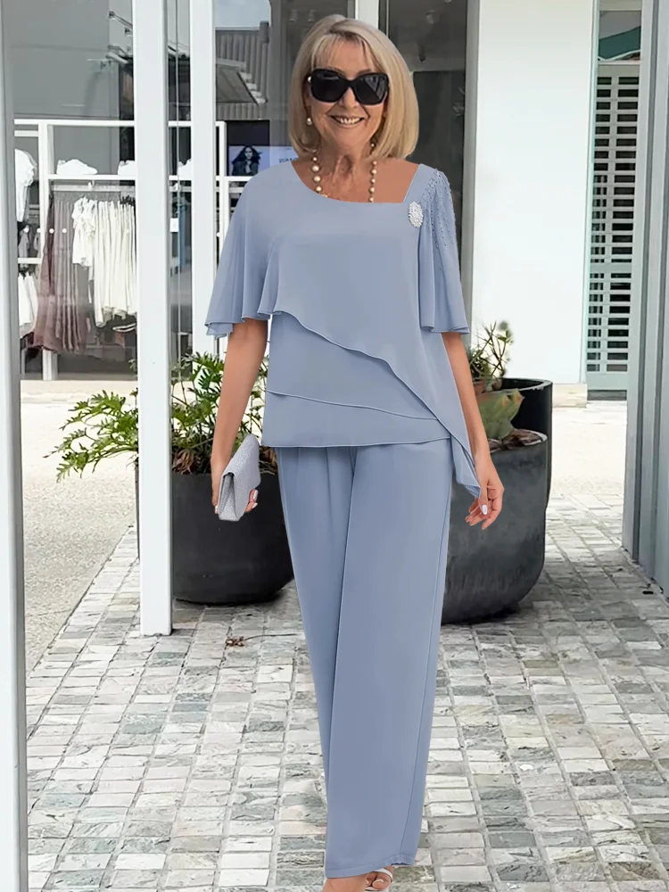 Ensemble élégant Carol de Danoir Paris, sous-vêtements en dentelle noire pour femme, affichant un soutien-gorge et un slip assortis.