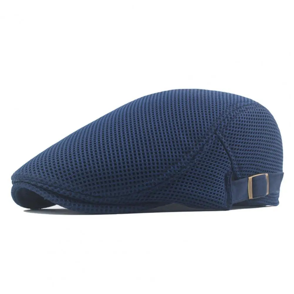 Homme portant le pet ademende Bloom™ de Danoir Paris, vêtement léger et respirant pour hommes.