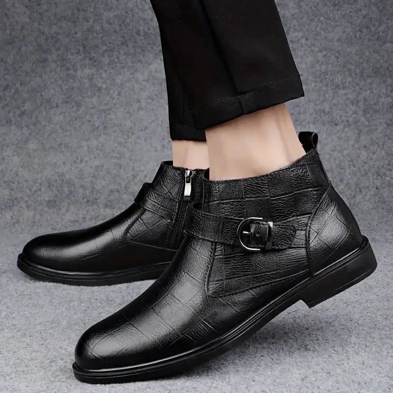 Bottines en cuir Jackson de Danoir Paris, style range, avec lacets, semelle en caoutchouc et finition élégante.