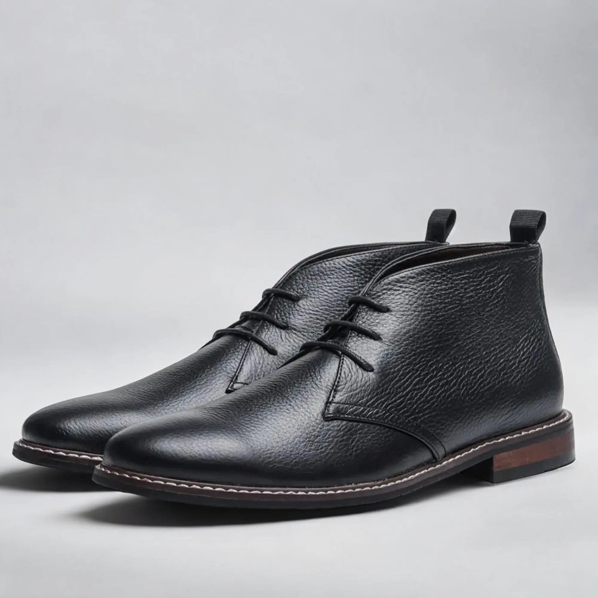 Bottines Chukka en cuir Herold™ de Danoir Paris, en cuir marron, avec lacets, style classique et élégant.