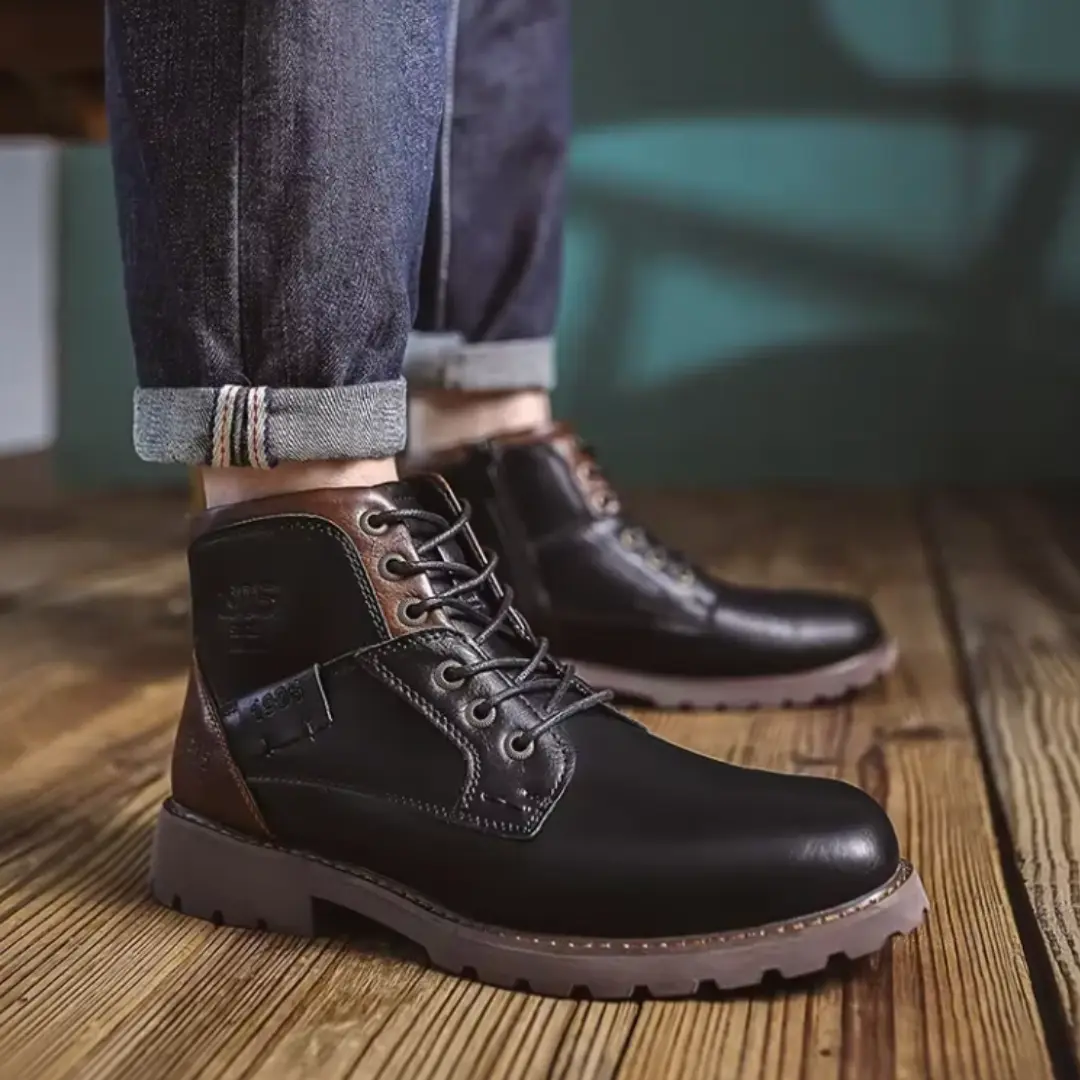 Bottes en cuir vintage Aaron™ de Danoir Paris, style élégant avec finition patinée, semelle robuste et design classique.