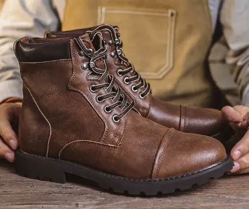 Bottes en cuir pour homme Colton™ de Danoir Paris, finition élégante, semelle robuste, style classique et sophistiqué.