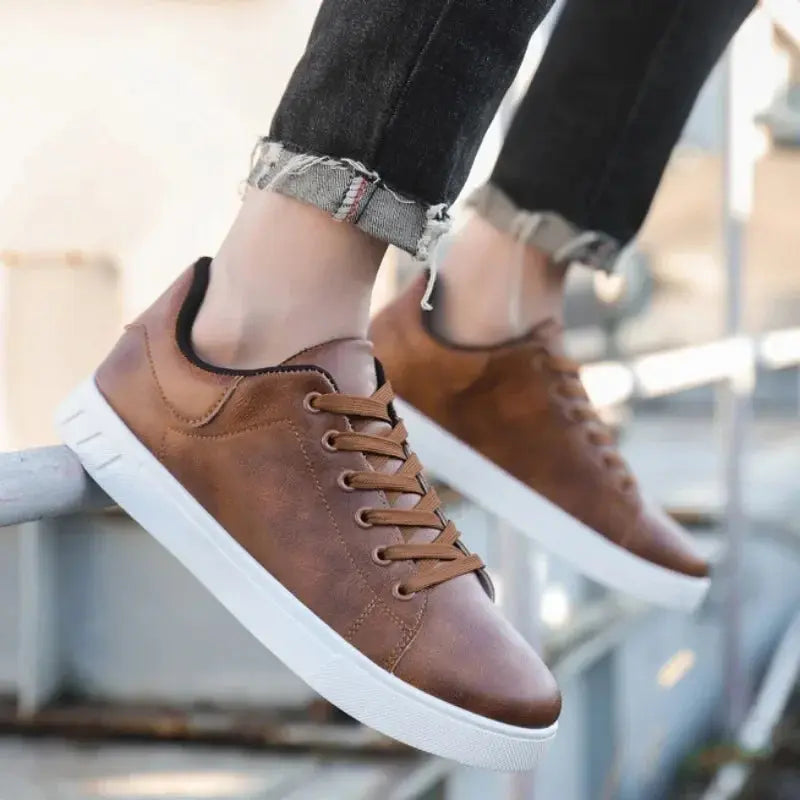 Chaussures sportives décontractées Fernando Danoir Paris en toile blanche avec semelle en caoutchouc, vue de face.