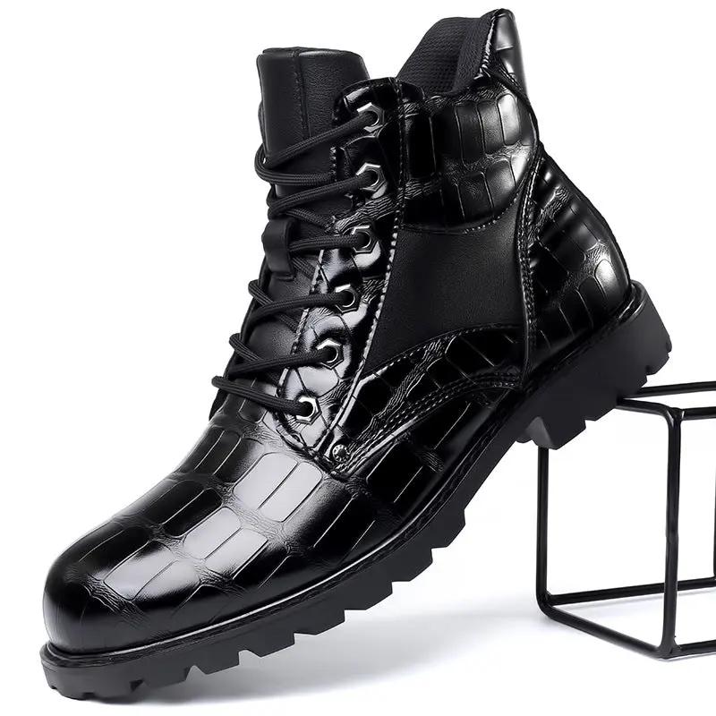 Bottes en cuir de crocodile Rendell™ par Danoir Paris, élégantes, avec finition en cuir exotique, détails de texture visible.