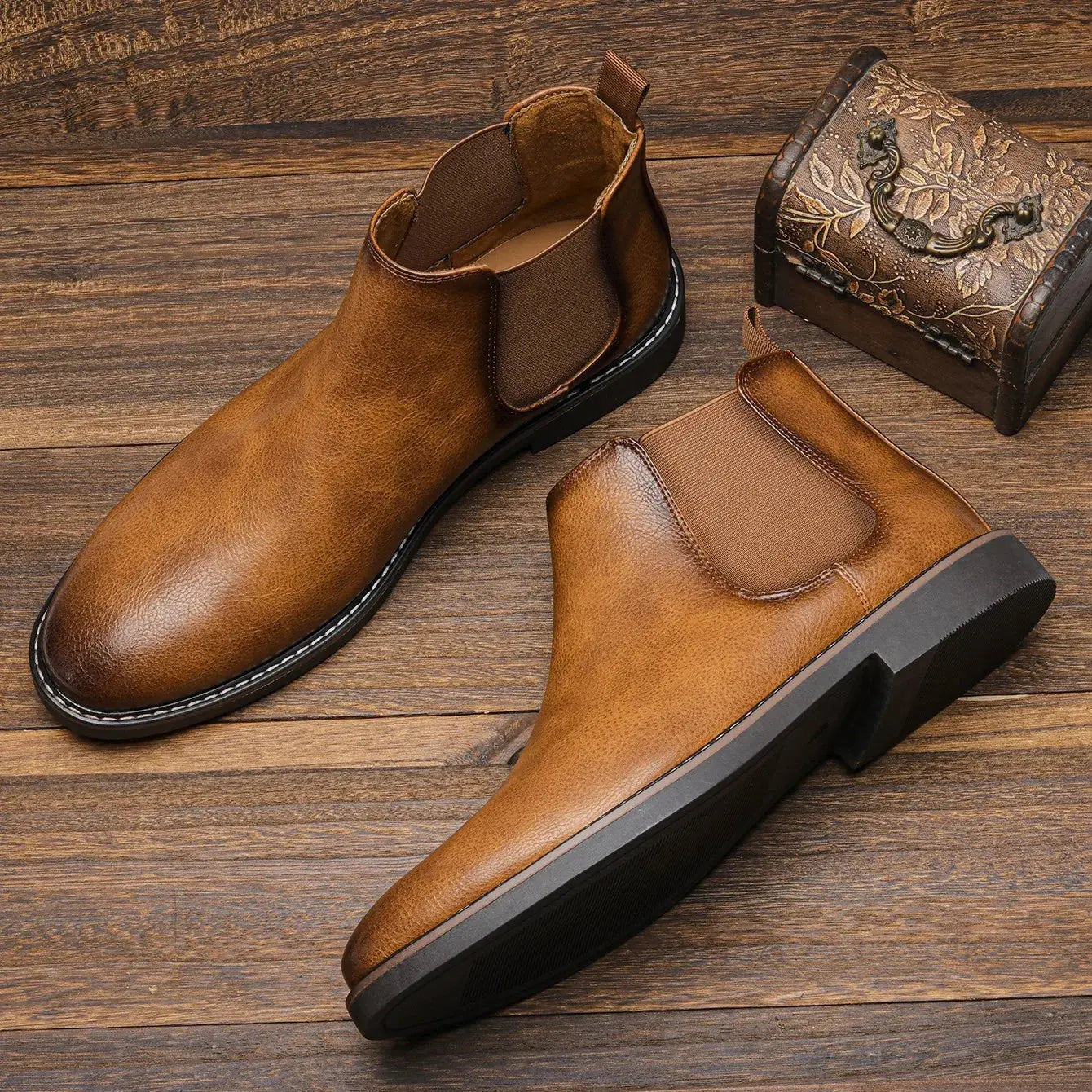 Bottes Chelsea intemporelles Wayne™ de Danoir Paris, en cuir noir avec semelle robuste et design élégant.