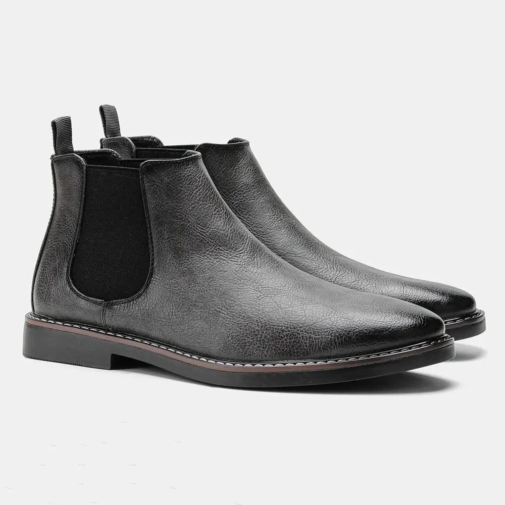 Bottes Chelsea Wayne™ Danoir Paris en cuir noir avec semelle robuste, style intemporel et design élégant visible sur l'image.