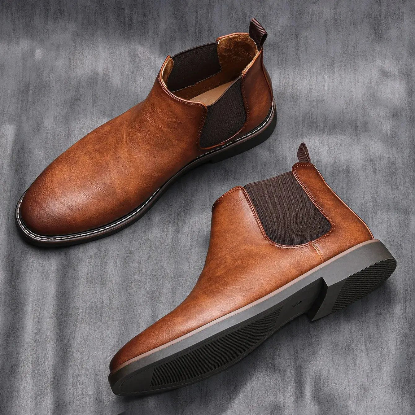 Bottes Chelsea intemporelles Wayne™ de Danoir Paris, en cuir noir avec semelle robuste et design élégant.