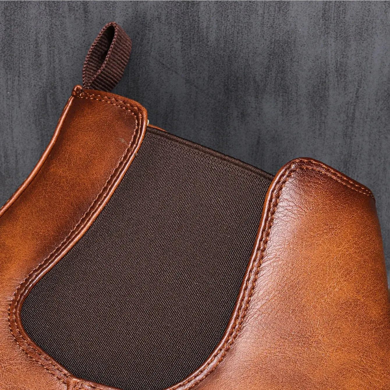Bottes Chelsea intemporelles Wayne™ de Danoir Paris, en cuir noir avec semelle solide et design classique.