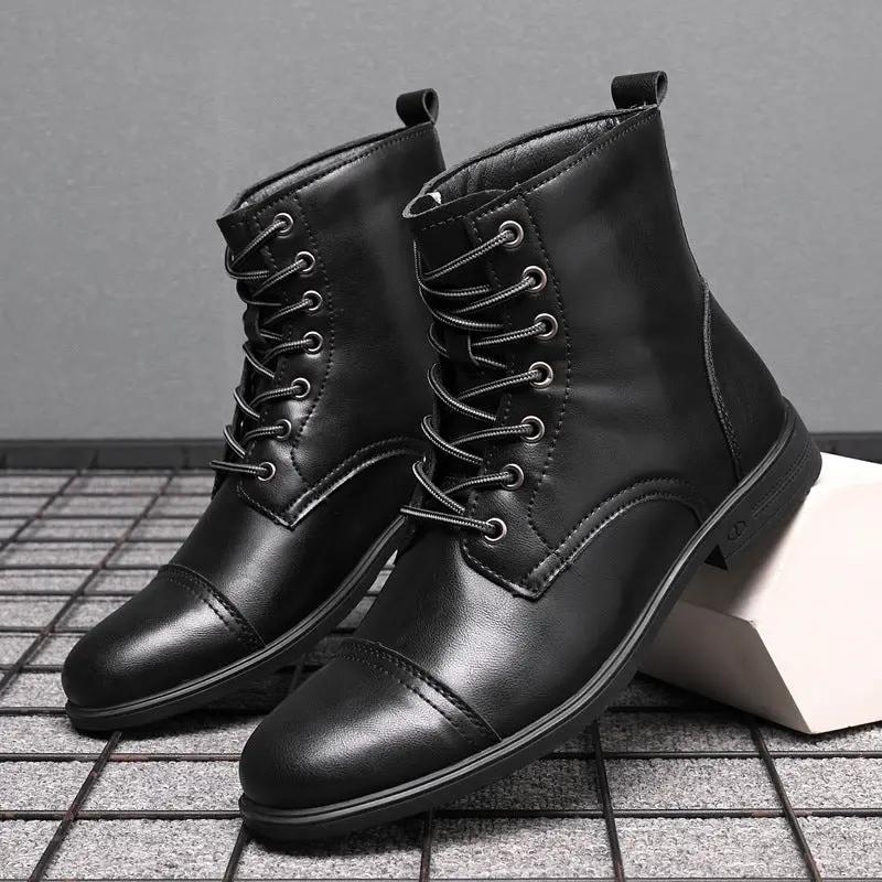 Bottines en similicuir Morgan de Danoir Paris, chaussures élégantes pour femme, vue de face avec détails en similicuir noir.