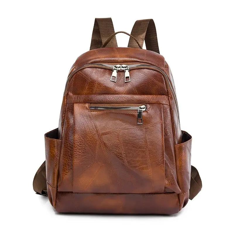 Sac à dos chic Cordelia de Danoir Paris, en cuir élégant avec détails sophistiqués, vue de face sur fond neutre.