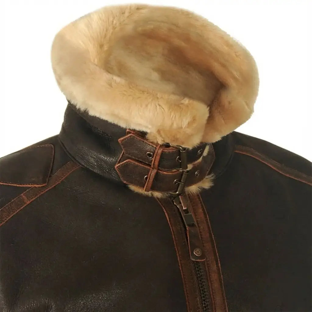 Blouson aviateur classique Danoir Paris en cuir marron avec col en fourrure et fermeture éclair visible.