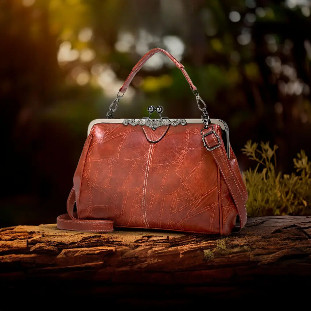Sac à main vintage Danoir Paris Lorelei en cuir marron, élégant et intemporel, avec poignée et détails sophistiqués.