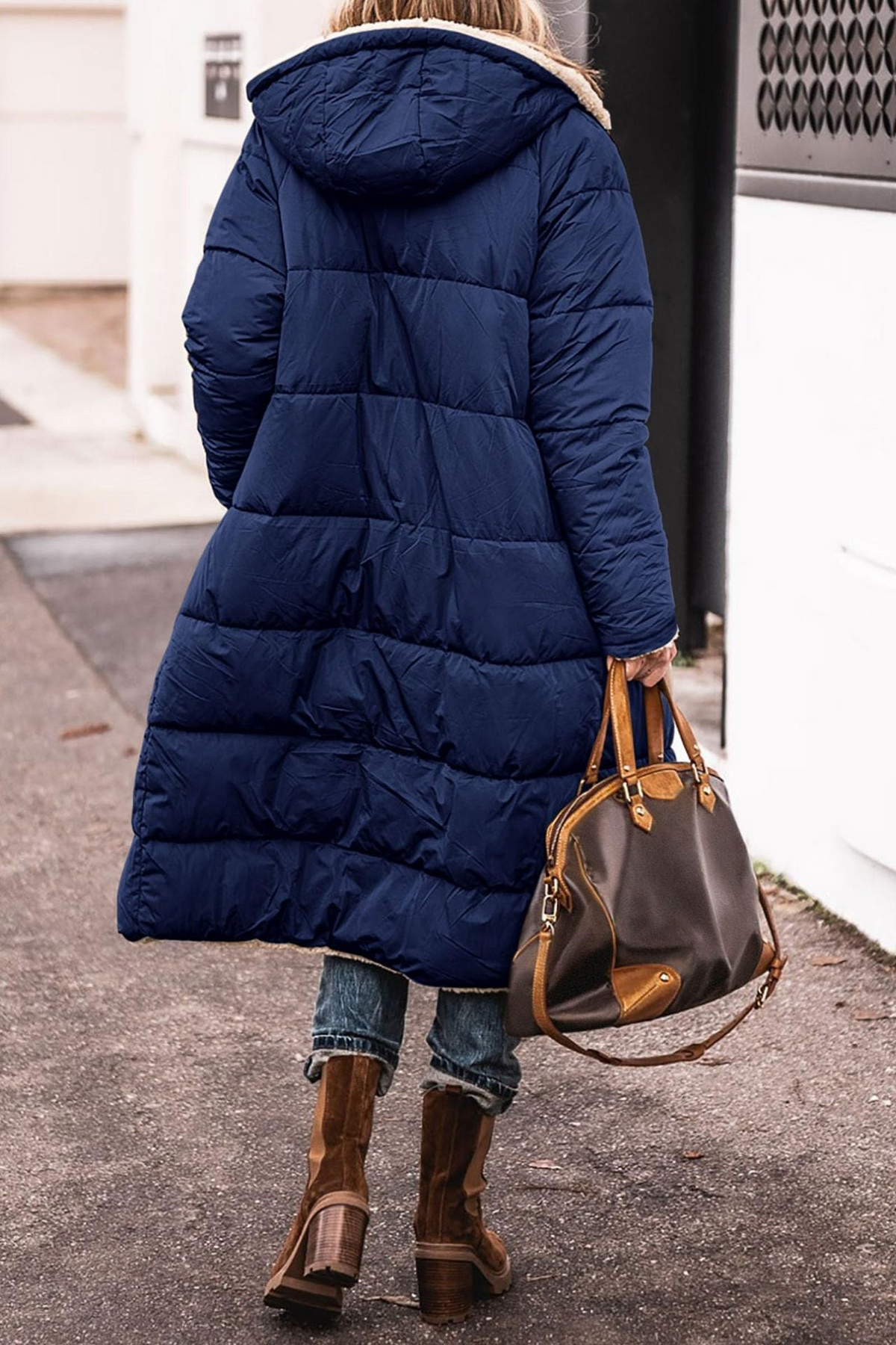 Manteau réversible élégant Anny Danoir Paris en marron, vue de face avec détails de la finition et du tissu.
