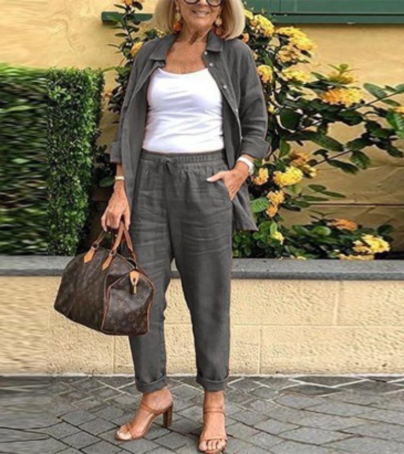 Ensemble chemise et pantalons en lin et coton Martina de Danoir Paris, tissu léger et confortable pour un style décontracté.