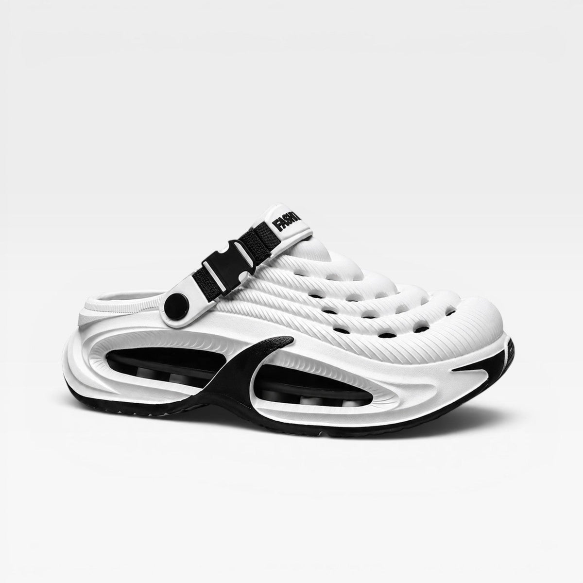 Sabots rembourrés pour hommes de Danoir Paris, sandales de sport ventilées blanches à enfiler, confortables et légères.