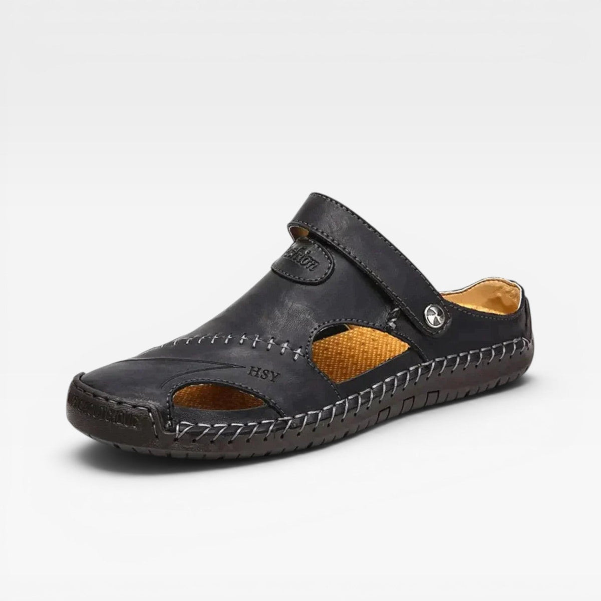 Sandales de pêcheur en cuir pour hommes Danoir Paris, style classique à bout fermé avec boucle réglable, couleur marron clair.