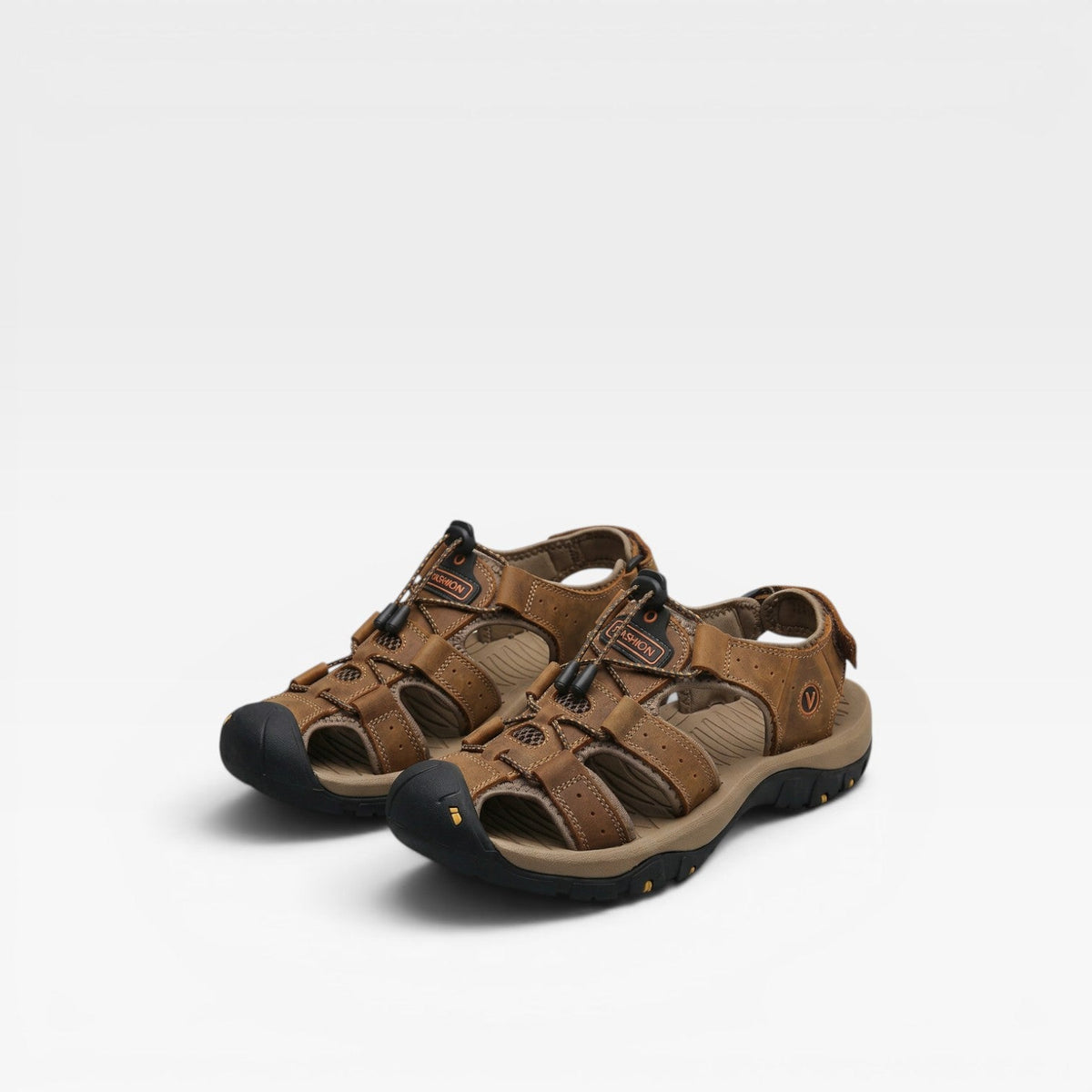 Sandales de randonnée pour hommes Danoir Paris en cuir marron foncé, à bout fermé et semelles réglables pour marche outdoor.