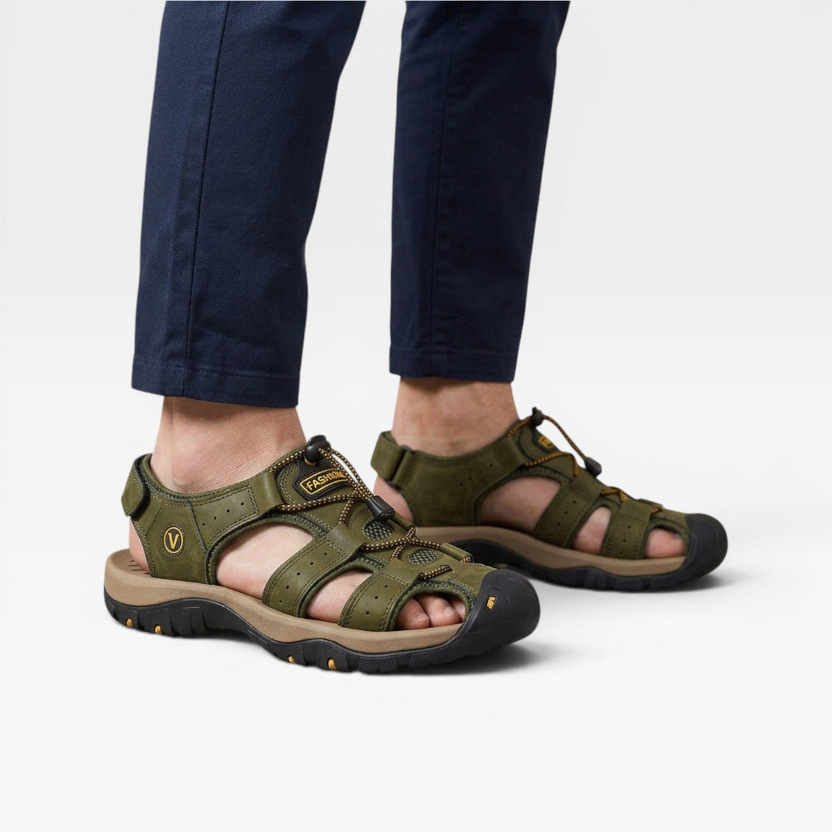 Sandales de randonnée en cuir véritable pour hommes de Danoir Paris, marron foncé, avec semelles réglables et bout fermé.