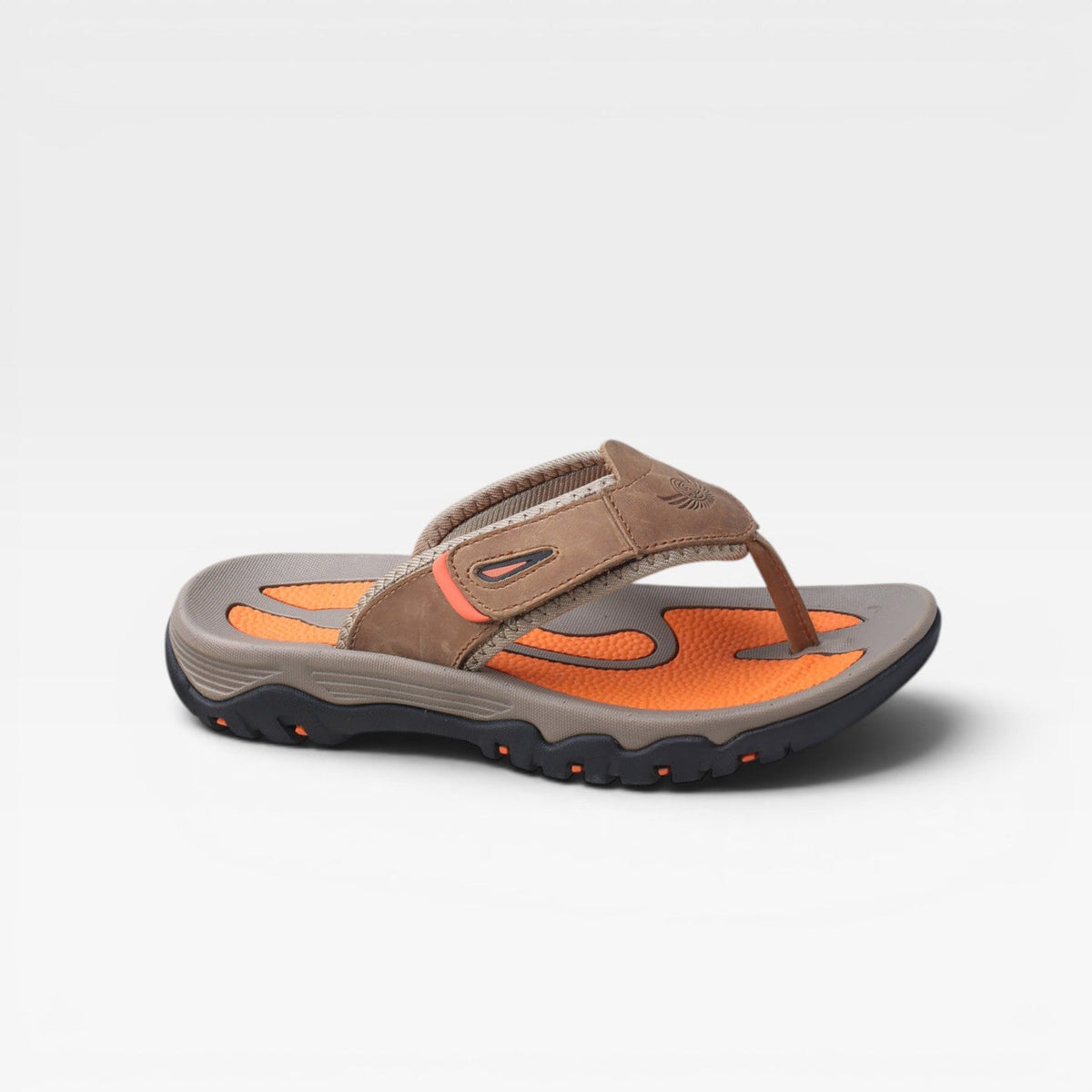 Sandales à entre-doigts en cuir de vachette pour hommes Danoir Paris, confortables, rembourrées, couleur marron.