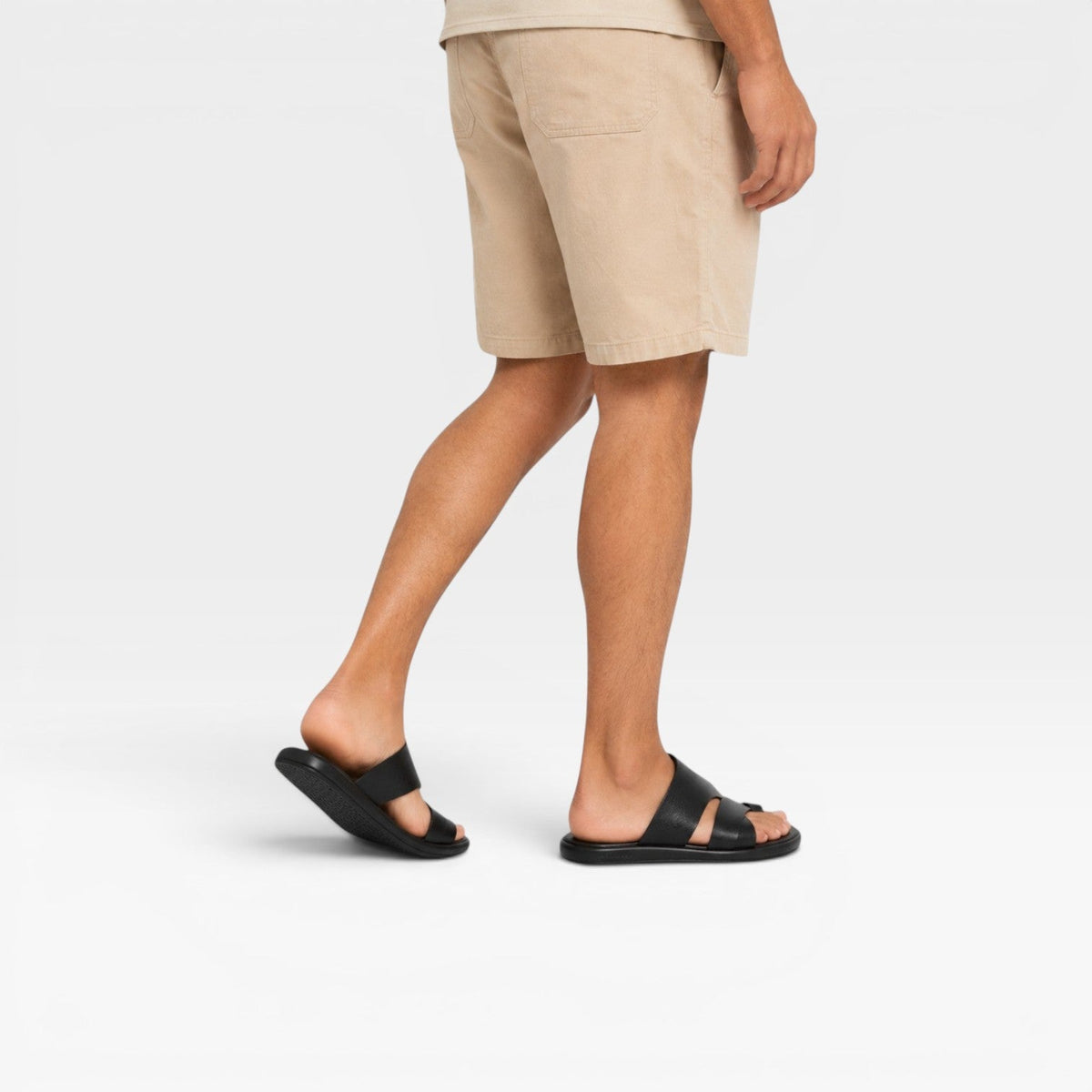 Sandales en cuir noires pour hommes de Danoir Paris, à enfiler avec boucle d’orteil, confort quotidien élégant.