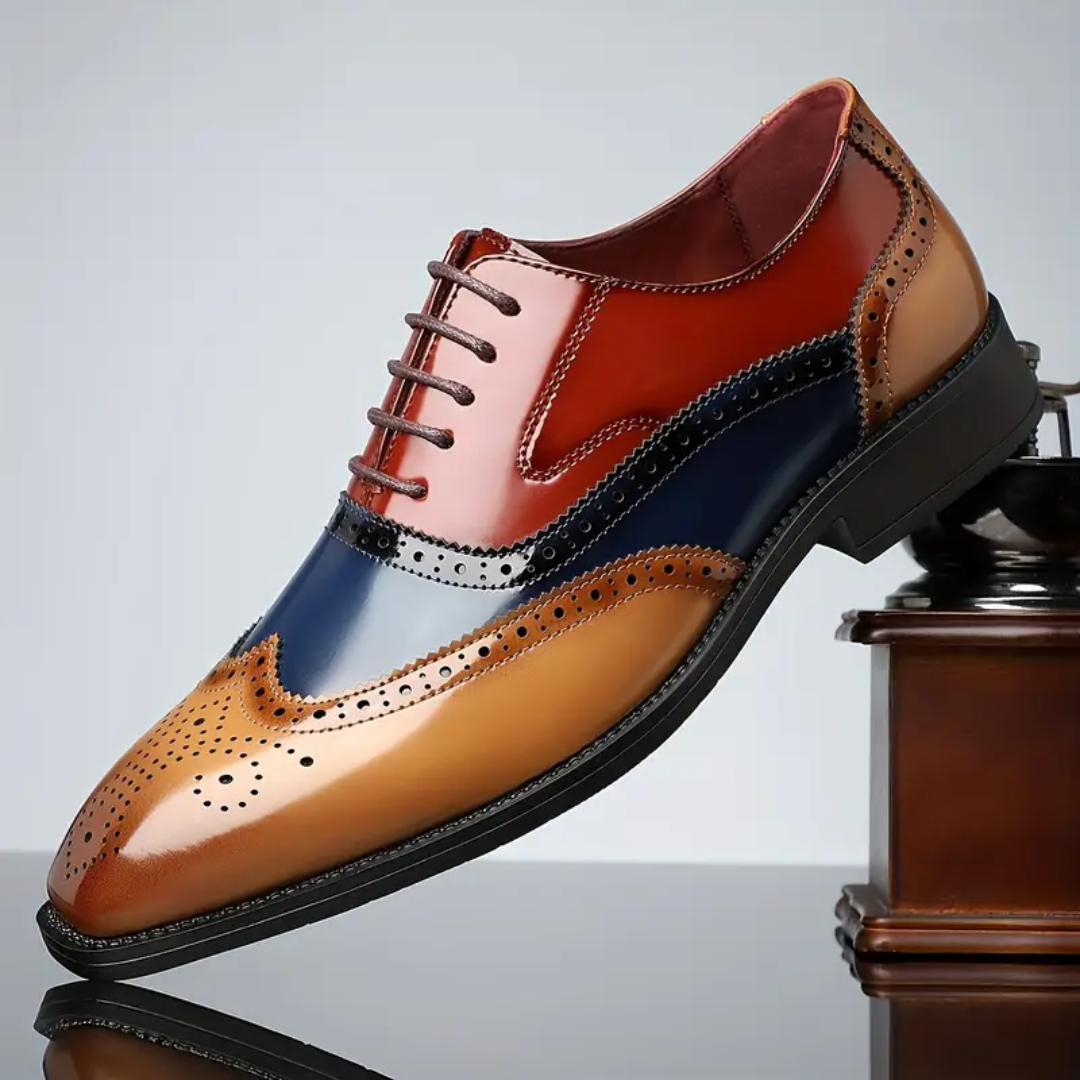 Chaussures brogues Wingtip vintage Danoir Paris en cuir marron avec détails perforés et semelle en cuir, style élégant et classique