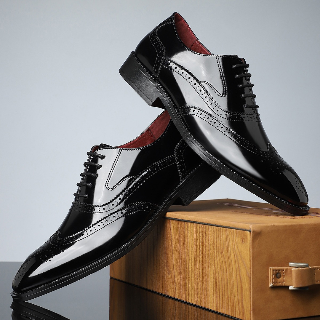 Chaussures brogues wingtip vintage Danoir Paris, style élégant en cuir marron avec détails classiques, pour hommes.