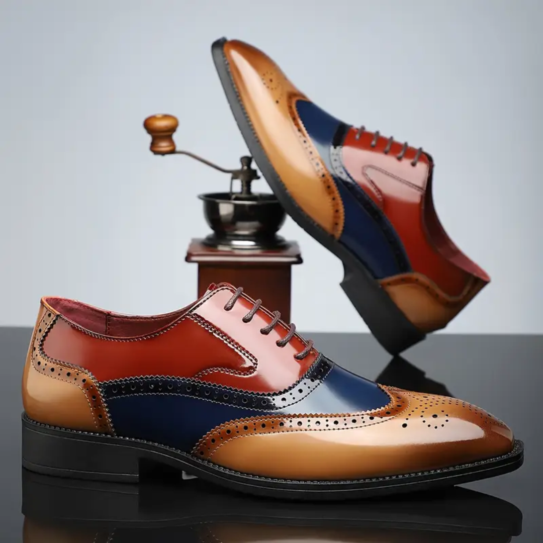 Chaussures brogues Wingtip vintage Danoir Paris, en cuir marron avec détails perforés et semelle en cuir élégante.