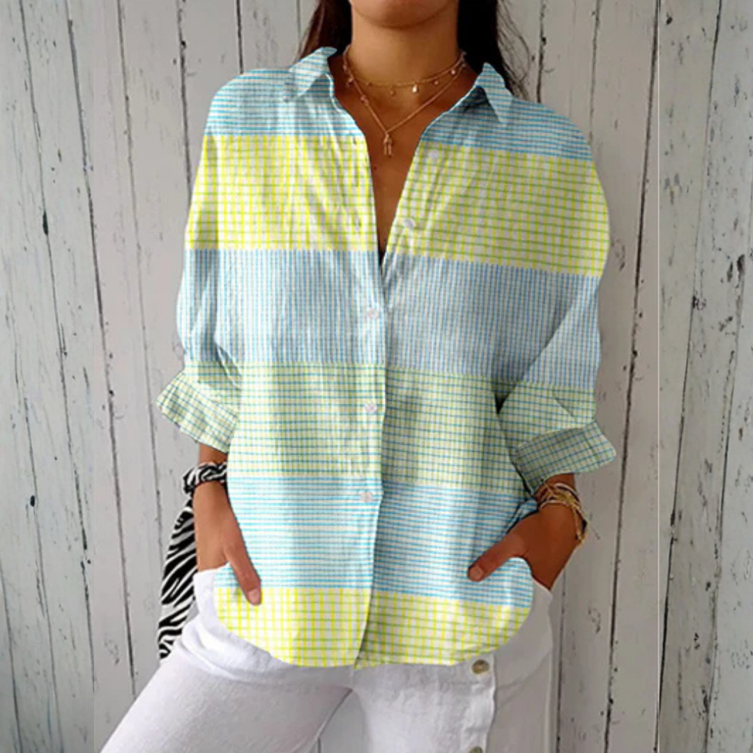 Blouse Holly™ à carreaux pastel de Danoir Paris, vue de face, tissu léger et style décontracté avec col et manches longues.