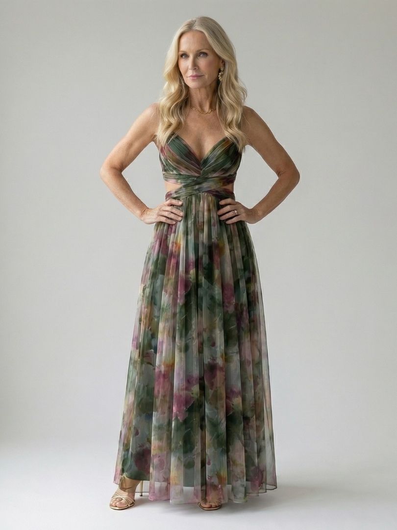 Robe longue maxi Danoir Paris Isel Soft Wrap avec tissu fluide et élégance, portée décontractée, couleur beige.