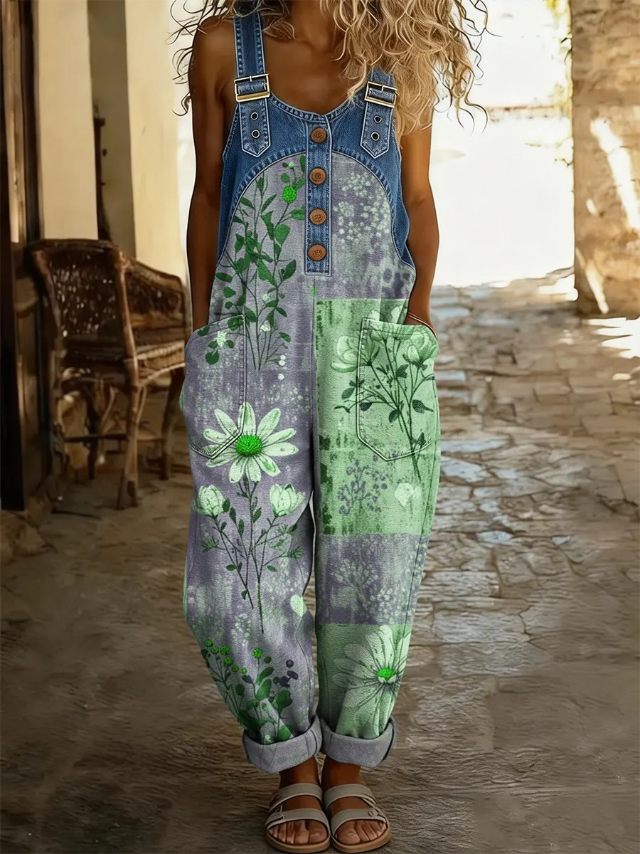 Combinaison en denim patchwork Maréa avec imprimé fleurs, Danoir Paris, style décontracté et tendance, vue de face.