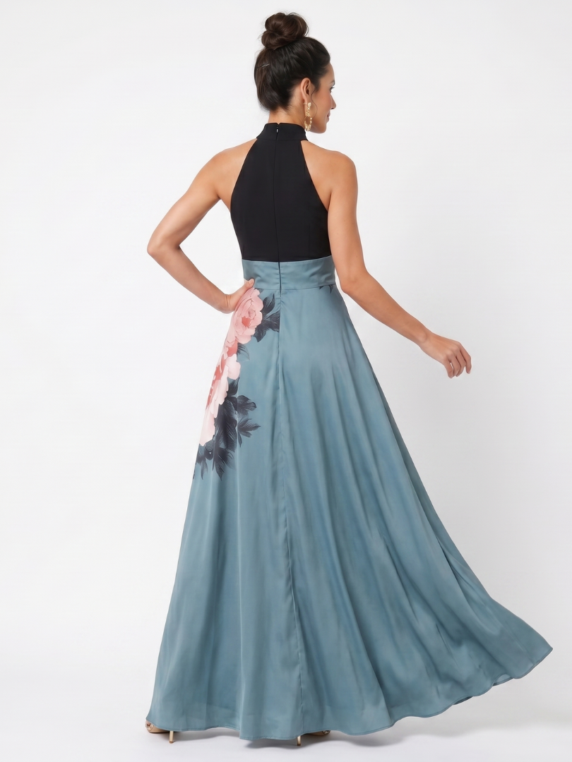 Robe longue maxi Danoir Paris Olympas à buste halter avec motif floral multicolore et jupe fluide.