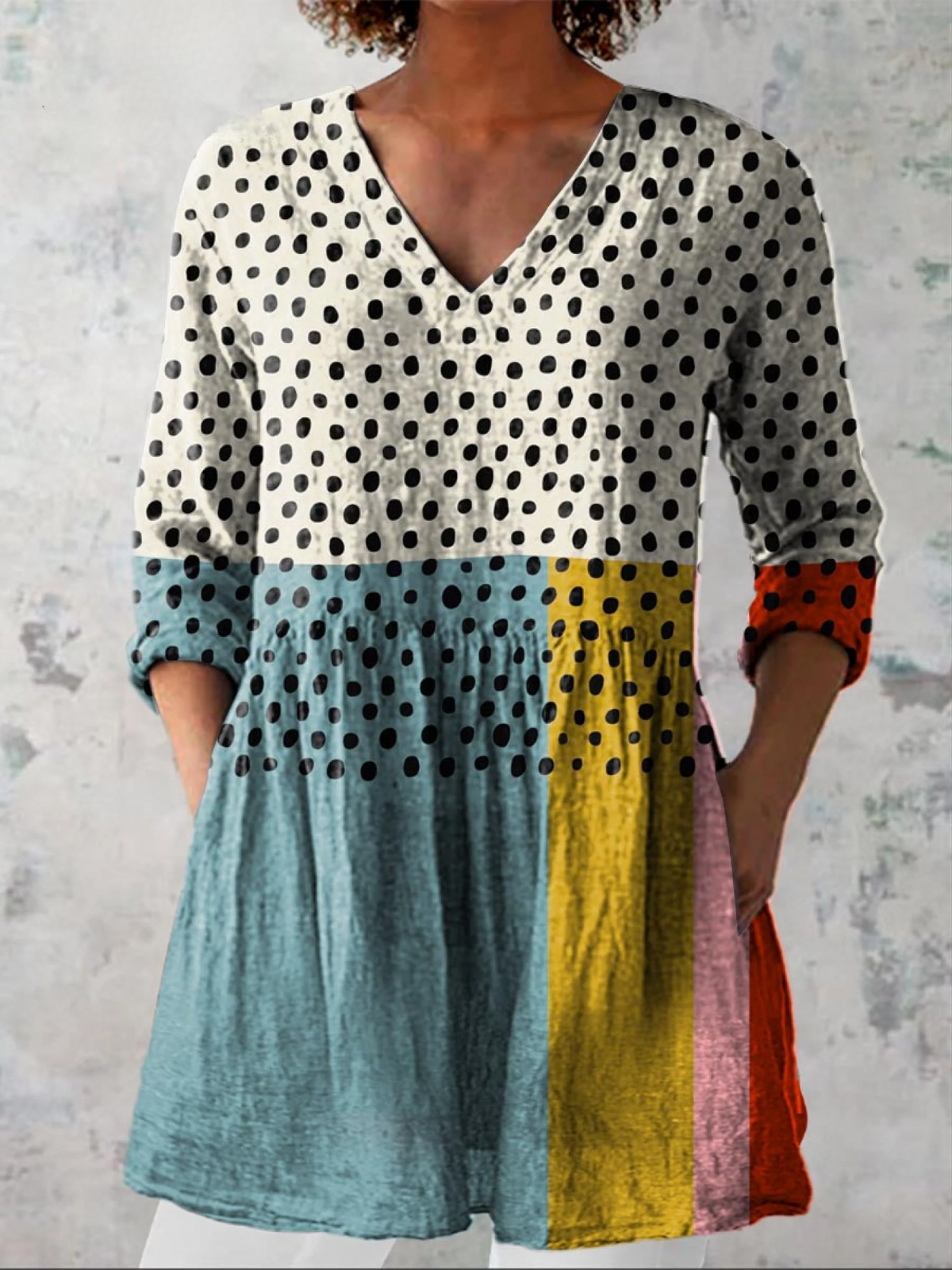 Blouse longue multicolore Danoir Paris Valerie avec col en V, style élégant et tissu fluide visible sur l'image.