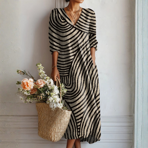 Robe vintage intemporelle Grace™ de Danoir Paris, en tissu fluide avec détails élégants et coupe classique.