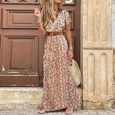 Robe longue bohème fluide Justine™ de Danoir Paris avec ceinture, tissu léger et élégant, portée avec accessoires.