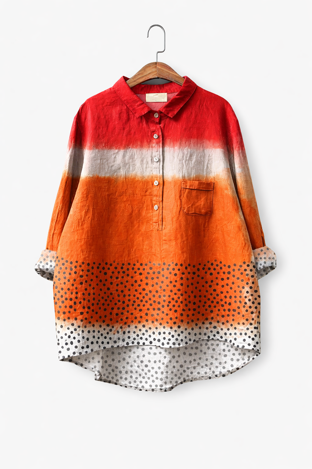 Blouse en lin Linda de Danoir Paris, élégante blouse d'été en lin avec dégradé de couleurs naturelles, portée décontractée.