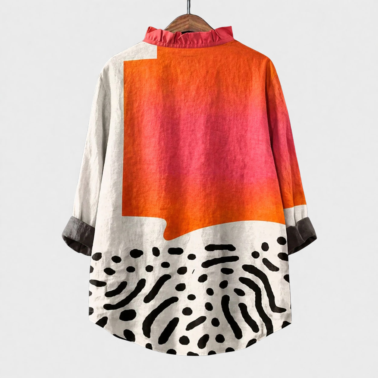 Blouse d'été élégante en lin Melinda de Danoir Paris, tissu léger, coupe fluide, idéale pour la saison estivale.