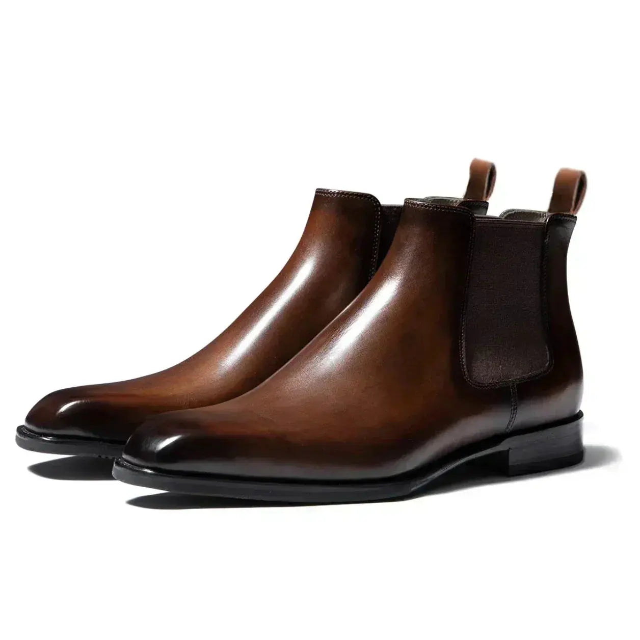 Bottines Chelsea en cuir raffiné Blake™ de Danoir Paris, vue de côté, avec semelle en caoutchouc et design élégant.