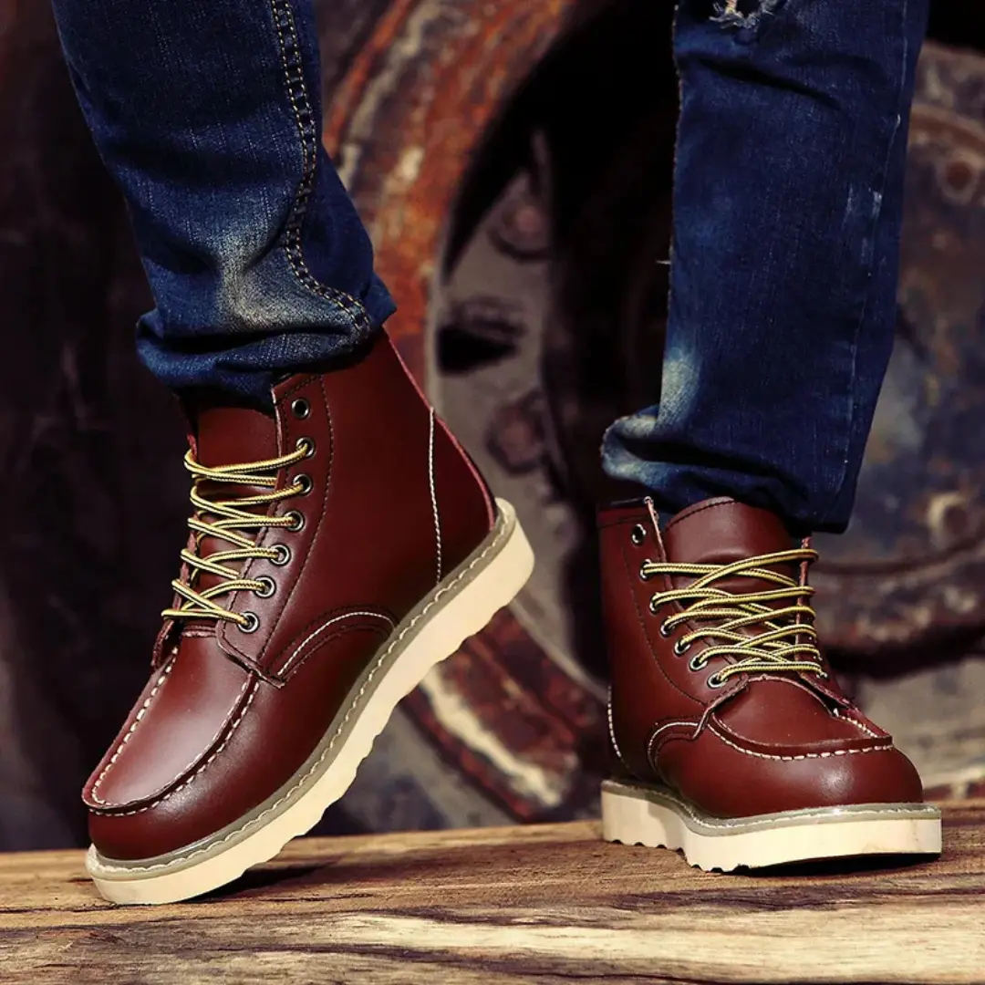 Bottes en cuir vintage Cole de Danoir Paris, design élégant avec finition patinée, semelle robuste et style rétro.