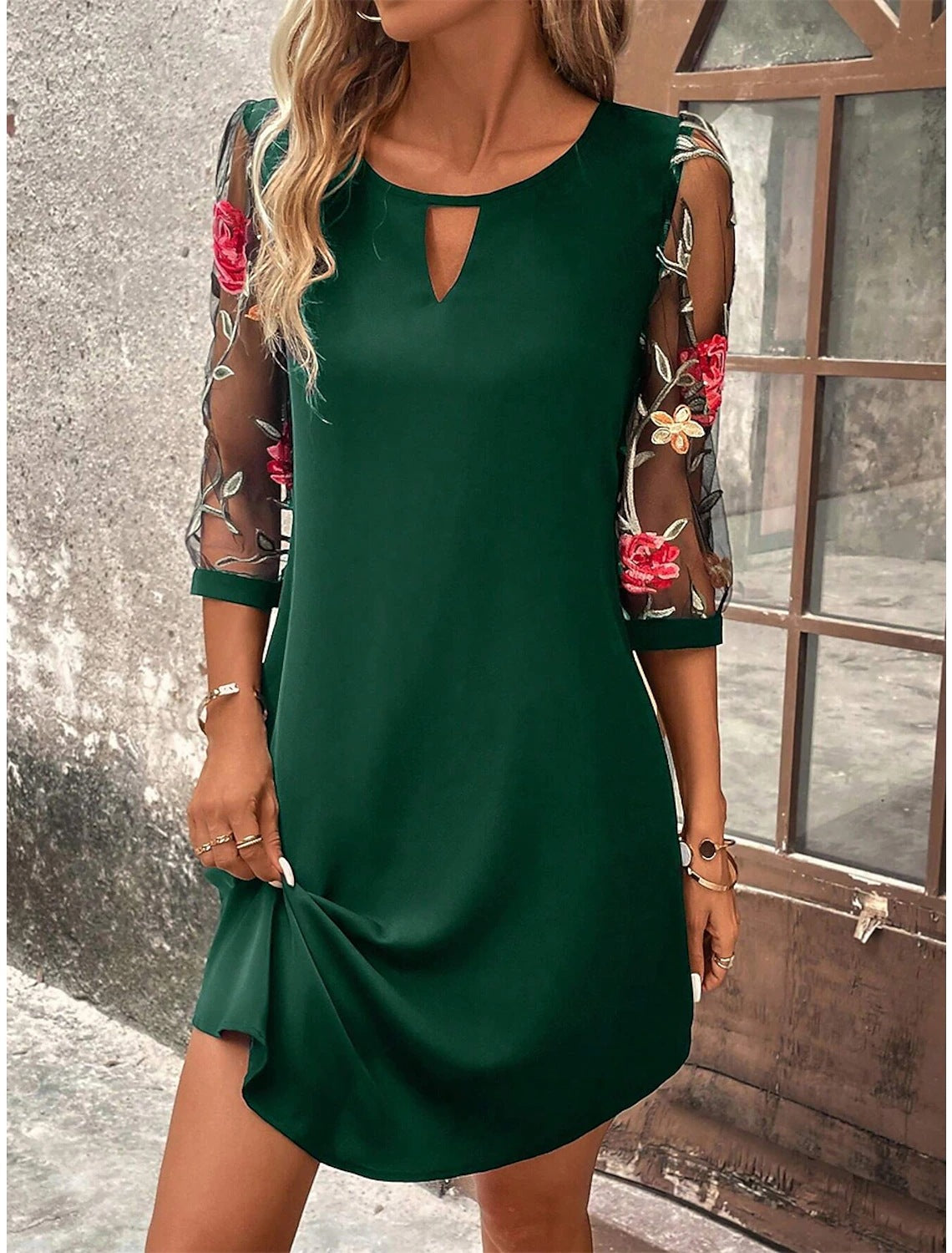 Robe d'été élégante Sofia de Danoir Paris, tissu léger, design fluide, parfaite pour la saison estivale.