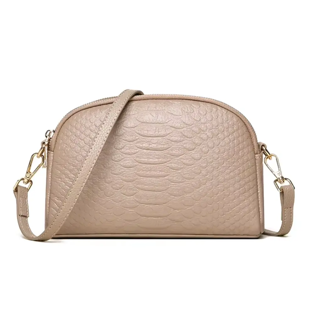 Mini sac à bandoulière en simili cuir avec motif crocodile de la marque Danoir Paris, couleur beige, détails élégants et texture crocodile