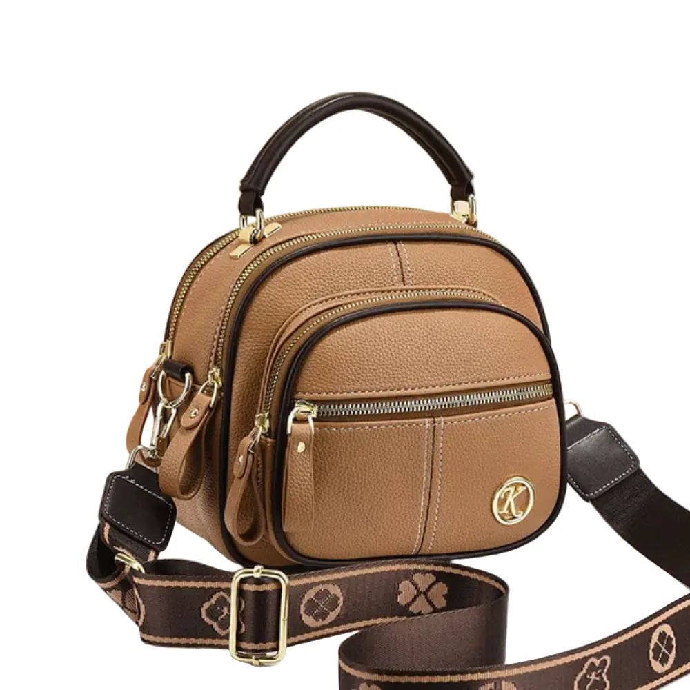 Sac à bandoulière Fiona de Danoir Paris, sac élégant et classique en cuir avec bandoulière ajustable, vue de face.