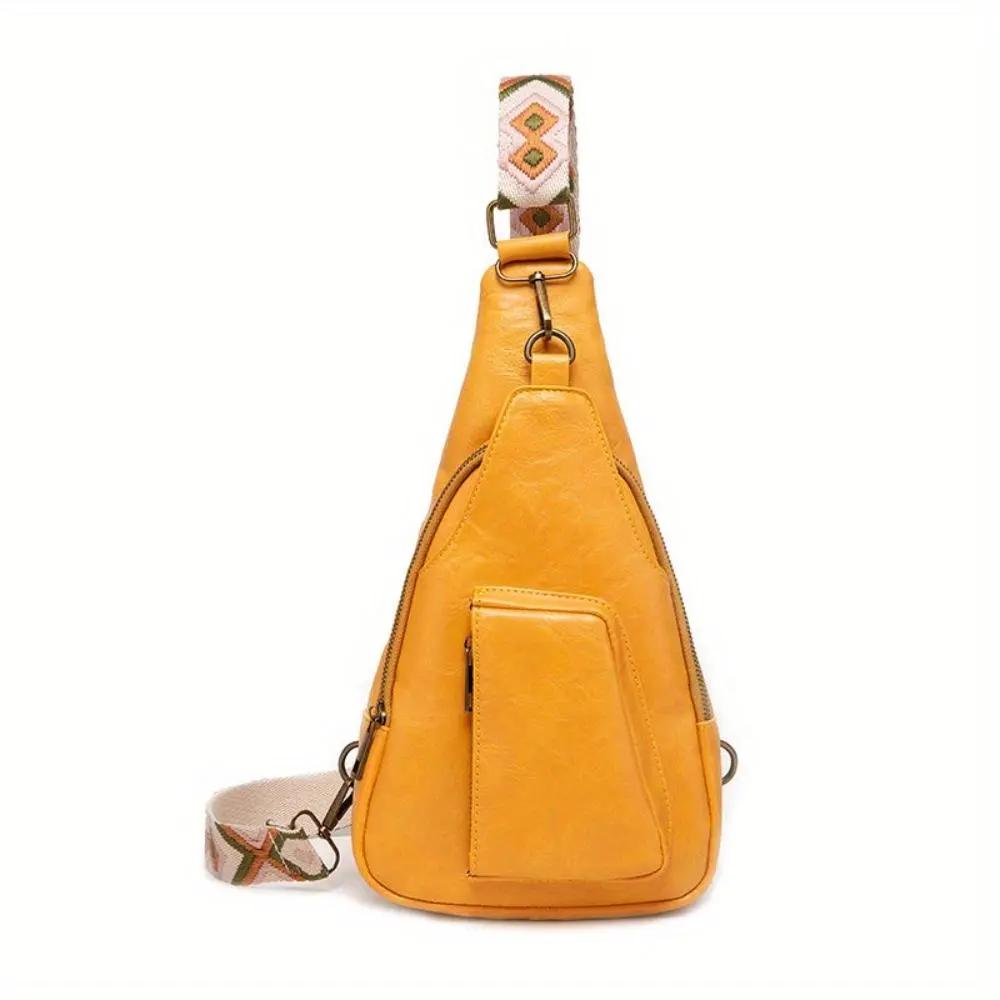 Sac à bandoulière Nina Danoir Paris, sac rétro chic en cuir avec détails élégants, vue de face sur fond blanc.
