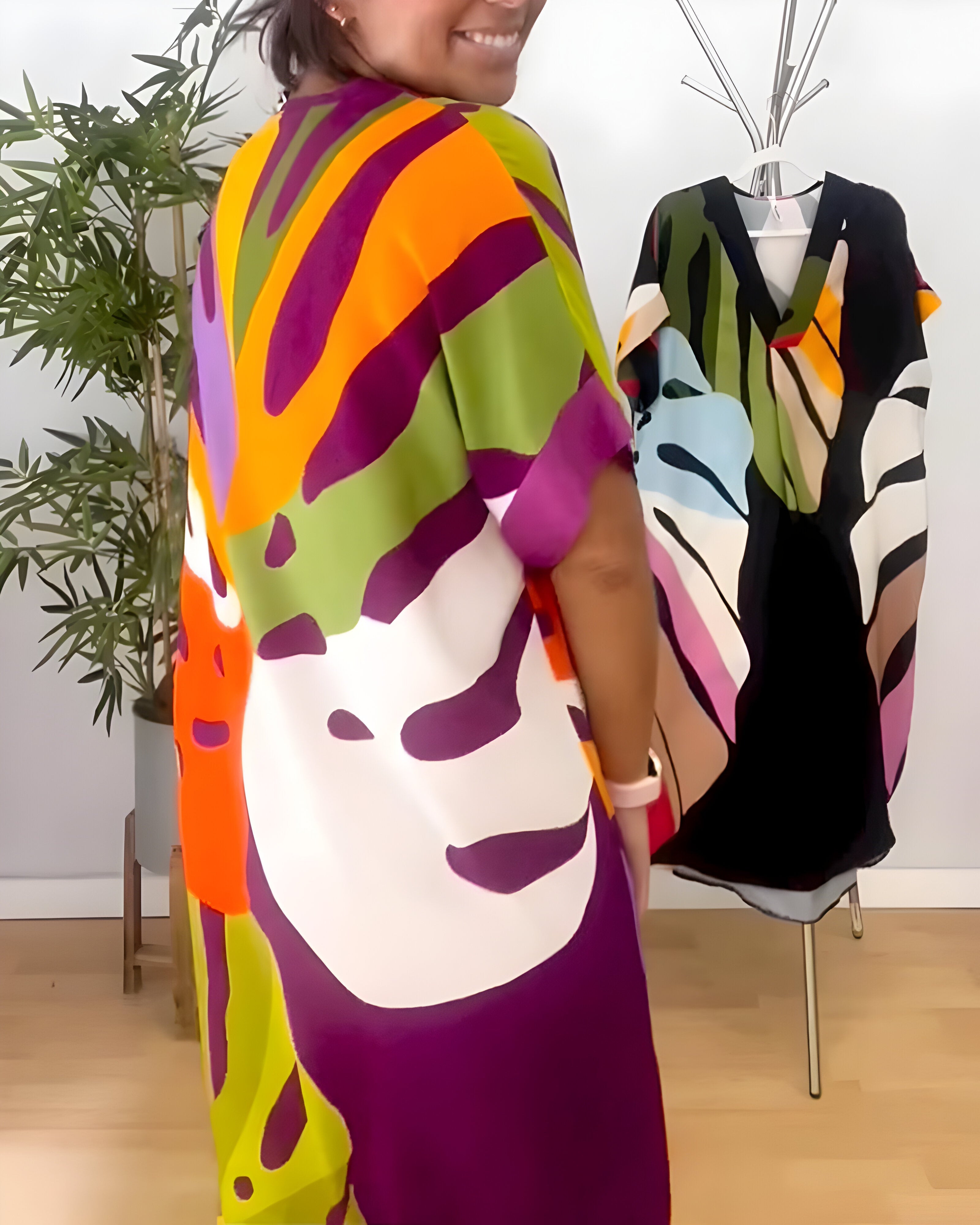 Robe décontractée colorée Rosaline de Danoir Paris, vue en gros plan, tissu fluide et motifs vibrants pour un style casual.
