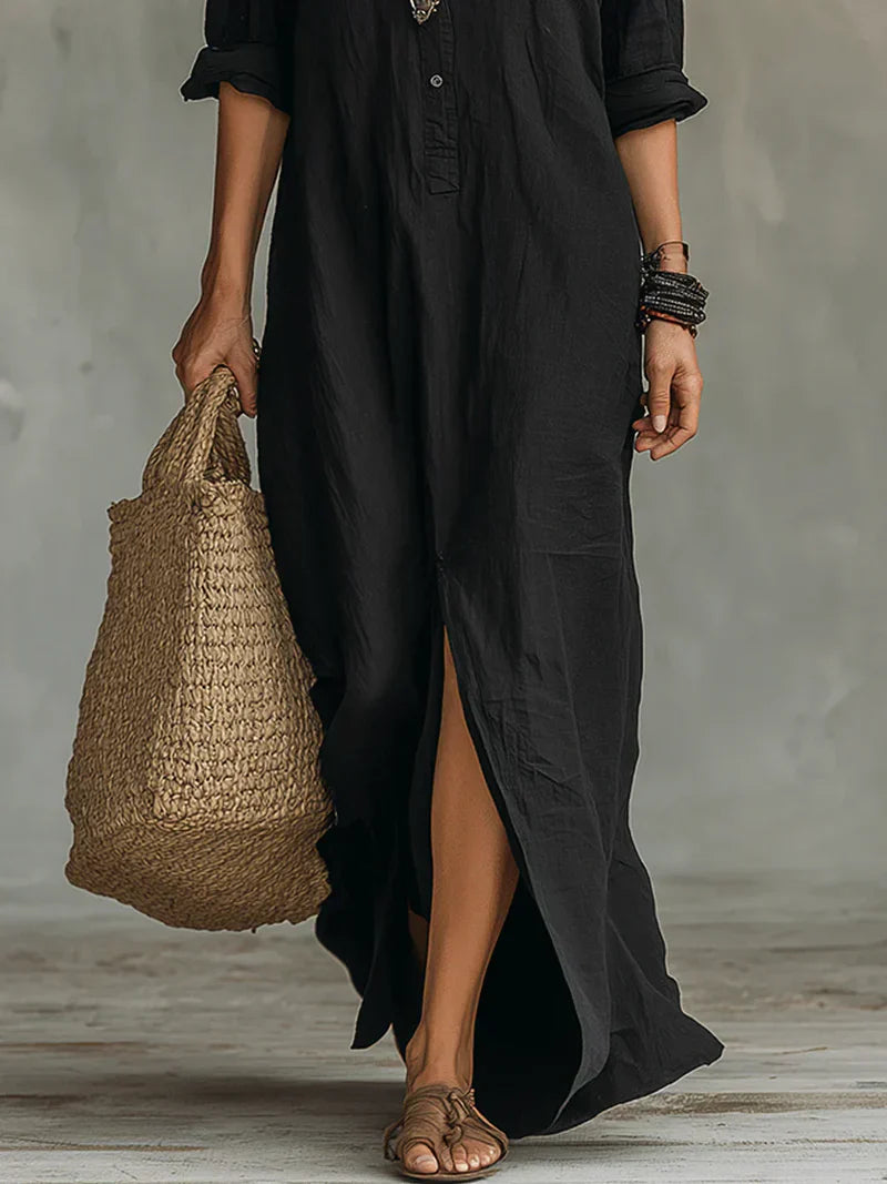 Robe maxi noire ample de Céline™ avec boutons, vue frontale, en tissu fluide, élégante et décontractée.